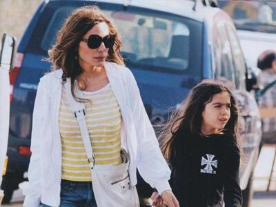 Δ. Βανδή: Βόλτα στην λαϊκή με την κόρη της!