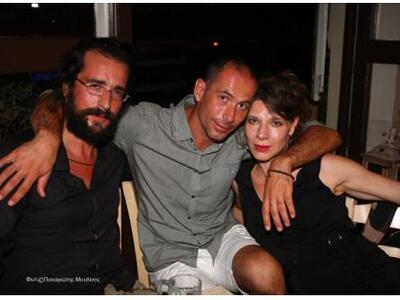 Μετά την παράσταση πήγαν «Απέναντι από τ...