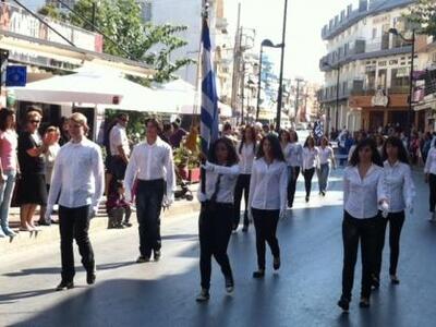 Μόνο τα κορίτσια του Λυκείου στην παρέλα...