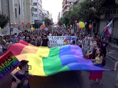 Πάτρα: Πορεία από το Patras Pride με αφο...