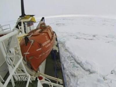 Ρωσικό πλοίο κόλλησε σε πάγους στην Ανταρκτική