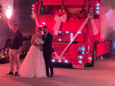  Αγρίνιο: «Ηχηρός» γάμος με κομβόι φορτηγών 