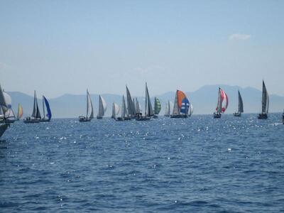 Ολοκληρώθηκε η 1η ιστιοδρομία στην «Εβδο...