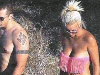 Κυκλοφορεί με Ferrari στο Κολωνάκι και π...