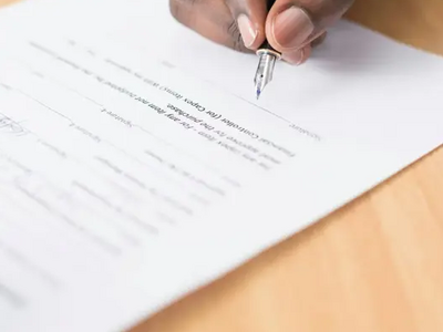 Πότε η απουσία από την εργασία θεωρείται...