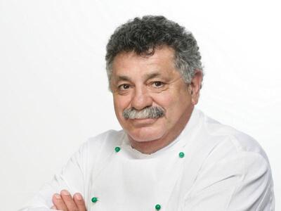 Που τρώει ο Λευτέρης Λαζάρου όταν έρχετα...