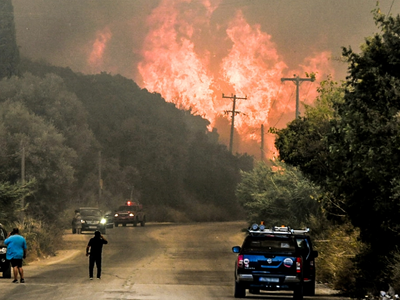 Τρία ενεργά πύρινα μέτωπα στη Ζάκυνθο: Σ...