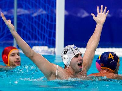 Απίστευτο: Καιγόταν το σπίτι του Παπανασ...