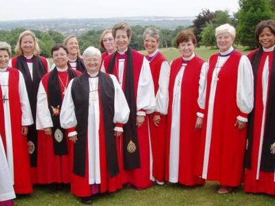 Tώρα και γυναίκες επίσκοποι στη Βρετανία
