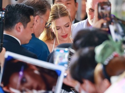 Η λαμπερή εμφάνιση της Σκάρλετ Γιόχανσον...