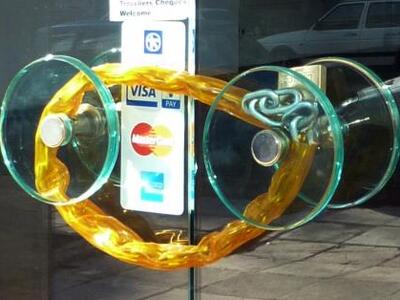 Πάτρα: Ζημιά στους διανομείς φιαλών υγρα...