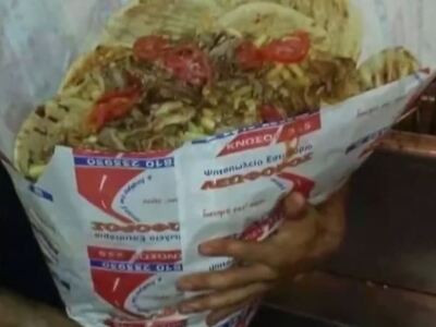 Η ανθοδέσμη με τα πιτόγυρα του Κρητικού ψήστη!  