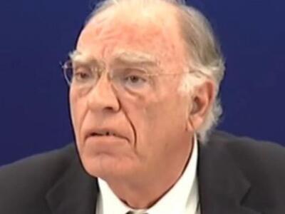 H παρουσιάστρια εξέφρασε τη ...χαρά της ...