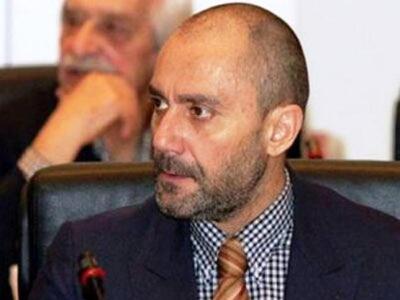 Ο Γρηγόρης Βαλιανάτος θέλει άντρα παρτεν...