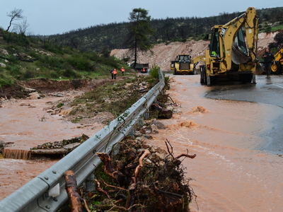 Πλημμύρες στην περιοχή της Μάνδρας από τ...