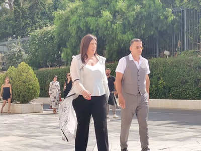 Η Ζωή Κωνσταντοπούλου έφτασε στη Βουλή μ...