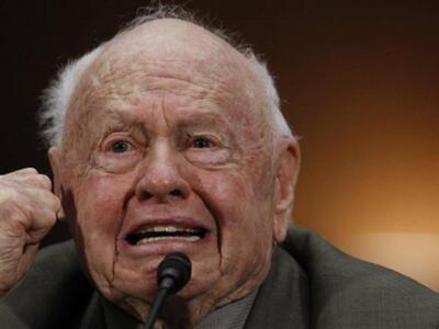 Μίκι Ρούνεϊ: δουλεύει στα 90 ώστε να γλυ...