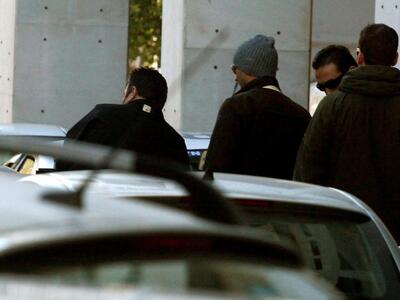 Ελεύθερος ο Βασίλης Στεφανάκος με τη χρή...