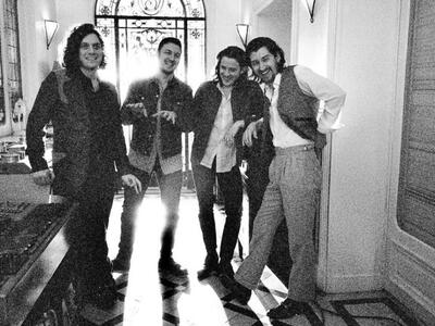 Άγνωστες φωτογραφίες των Arctic Monkeys σε έκθεση
