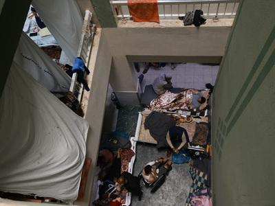 Πανοραμική άποψη ενός πολυσύχναστου διαδ...