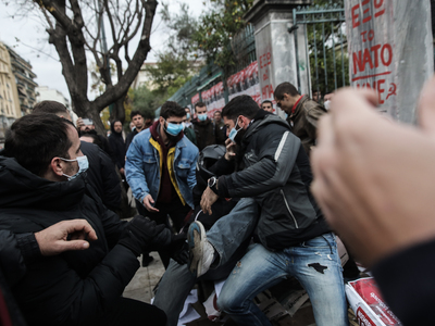 Πολυτεχνείο: Μεγάλη ένταση και ξύλο μετα...