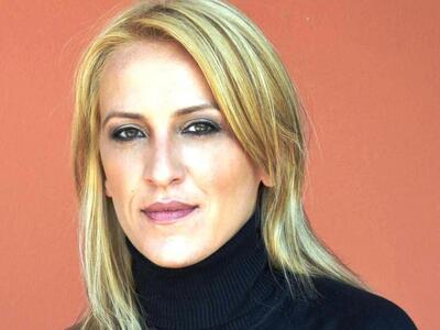 Ρένα Δούρου: «Το 2018 να μάς βάλει τα γυαλιά»