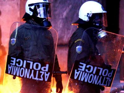 Άγρια επίθεση σε πεζή περιπολία στα Εξάρ...