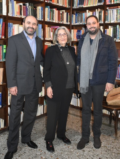 Η συγγραφέας ανάμεσα στους φιλόλογους Νί...