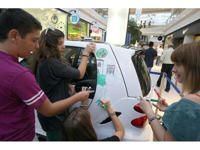 Παιδιά ζωγραφίζουν το αυτοκίνητο του μέλλοντος
