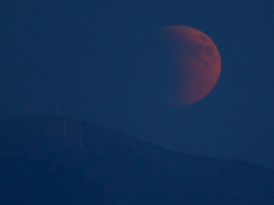 «Ματωμένο φεγγάρι»: Μαγικές εικόνες από ...