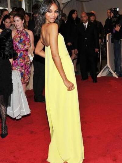 H Zoe Saldana με Calvin Klein