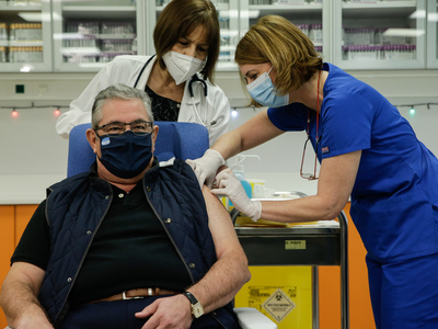 Εμβολιάστηκε ο Δημήτρης Κουτσούμπας στον...