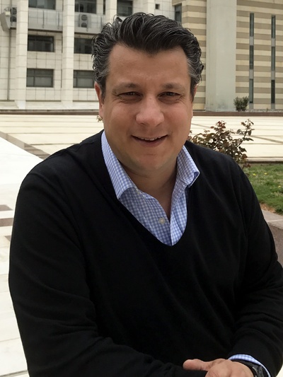 Ο Μανώλης Δερμιτζάκης, καθηγητής Γενετικ...