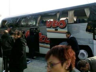 Επίθεση με πέτρες ξύλα και μολότοφ  κατά...