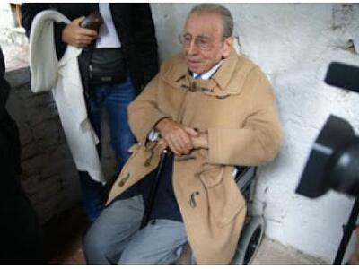 95χρονος είναι εν ενεργεία δικηγόρος και...