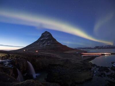 Εικόνες από το Βόρειο Σέλας που κόβουν τ...
