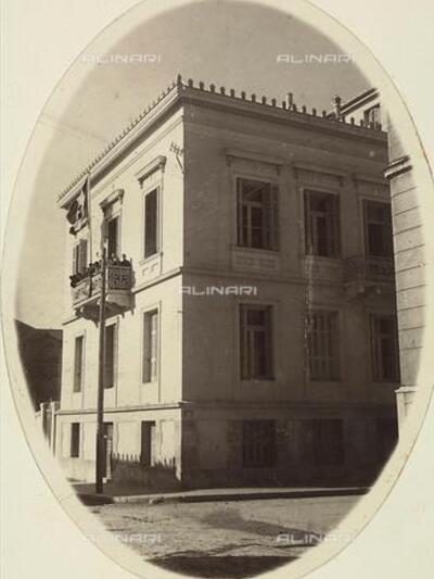 Σχολείο Σανταρόζα (Ρήγα Φεραίου & Σατωβριάνδου)