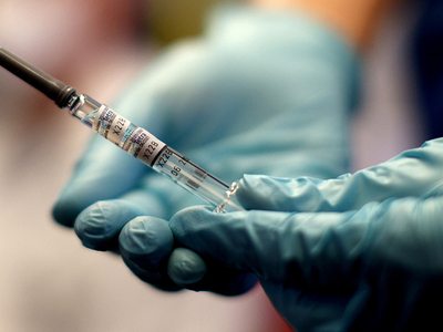 Μόσιαλος: Ο εμβολιασμός μειώνει τις πιθα...