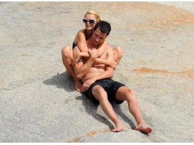 Πολυτελές σκάφος με «πλήρωμα» την Πάρις ...