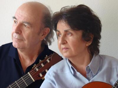Οι κιθαρίστες Λίζα Ζώη και Ευάγγελος Αση...