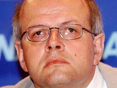 Τσελέντης: Ας απομακρύνουμε τα αντικείμε...