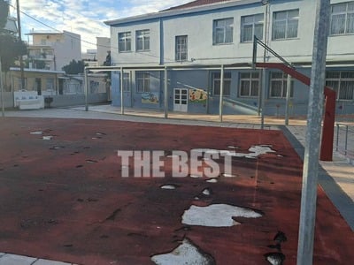 Πάτρα: Τάπητας- κομμάτια στο προαύλιο το...