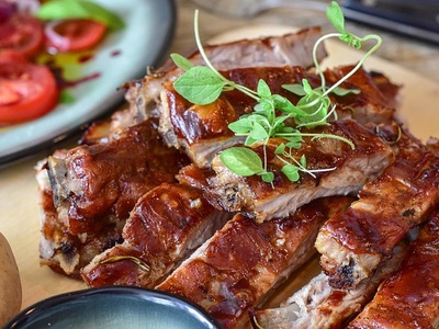 Συνταγή για να φτιάξετε παϊδάκια στην κατσαρόλα