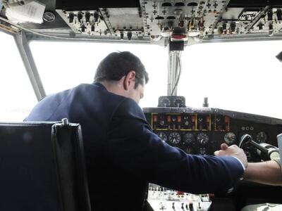 Ο Αλέξης Τσίπρας στο πιλοτήριο Καναντέρ ...