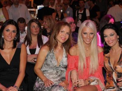 Η Κρίστυ με την πατρινή Σταρ Ελλάς Διονυ...