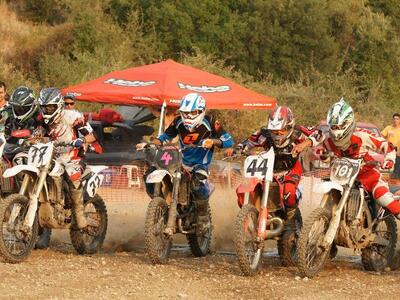 Εντυπωσιακός αγώνας Enduro Cross στην Θε...