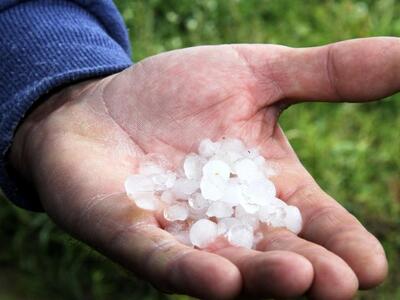 Χαλάζι σε μέγεθος ρεβιθιού έπληξε την Κέ...