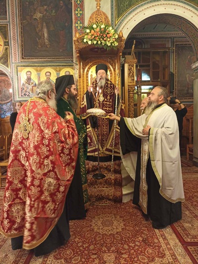 Η 2η ημέρα των Χριστουγέννων στην Ιερά Μητρόπολη Πατρών(ΦΩΤΟ) | Molonoti News