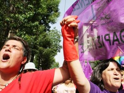 Οι καθαρίστριες καθάρισαν συμβολικά την ...