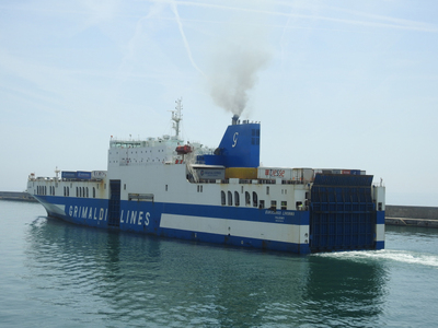 Το πρώτο πλοίο για το 2019... "φοβά...